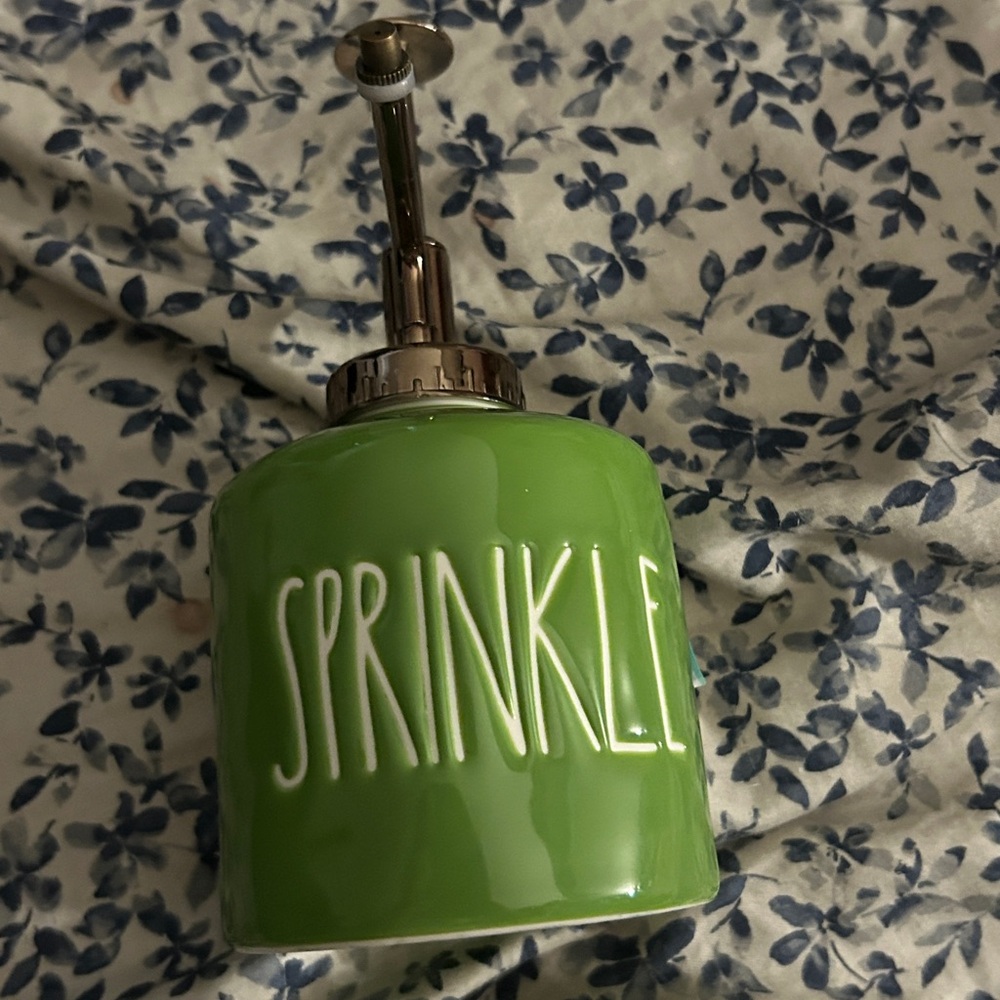 Green Sprinkle Dispenser